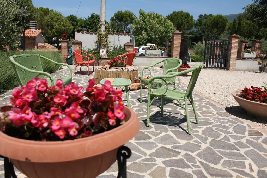 Residence Terra Dei Santi Country House Spello Buitenkant foto