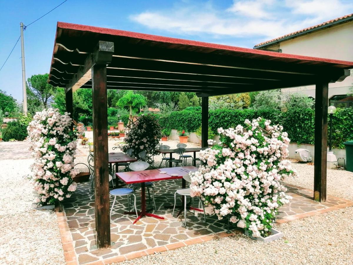 Residence Terra Dei Santi Country House Spello Buitenkant foto